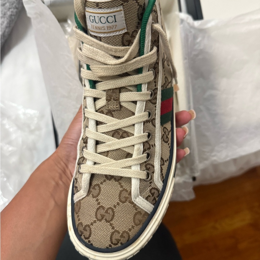 Gucci High-Top Sneakers with Green Interior - Picture 3 of 7